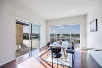 2 Myra G Place, Stanmore Bay