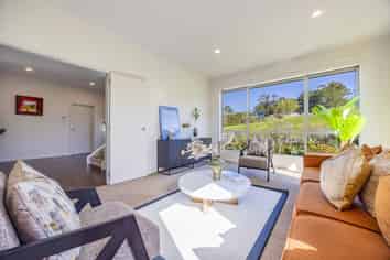 2 Myra G Place, Stanmore Bay