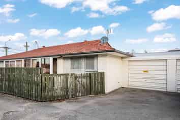 2/71 Hills Road, Edgeware