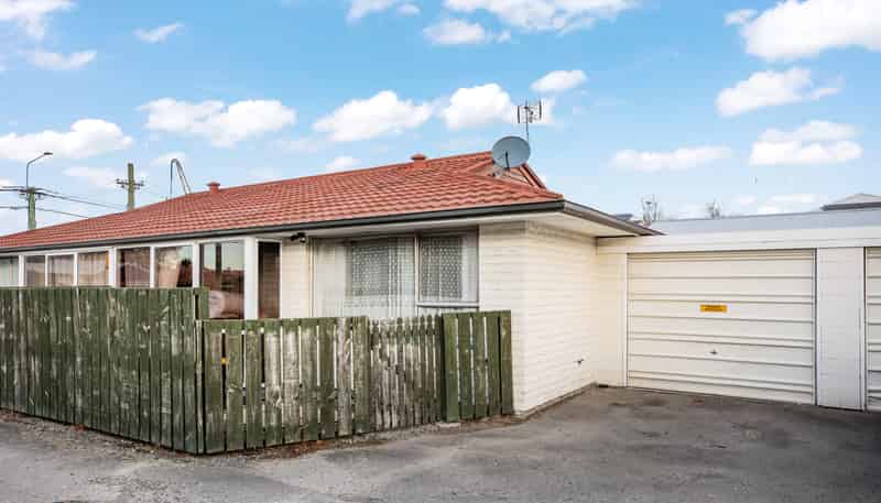 2/71 Hills Road, Edgeware