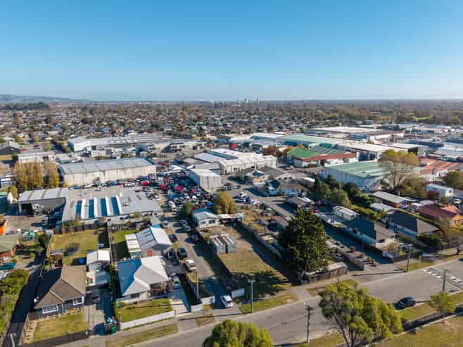 90 & 90a Shortland Street, Wainoni