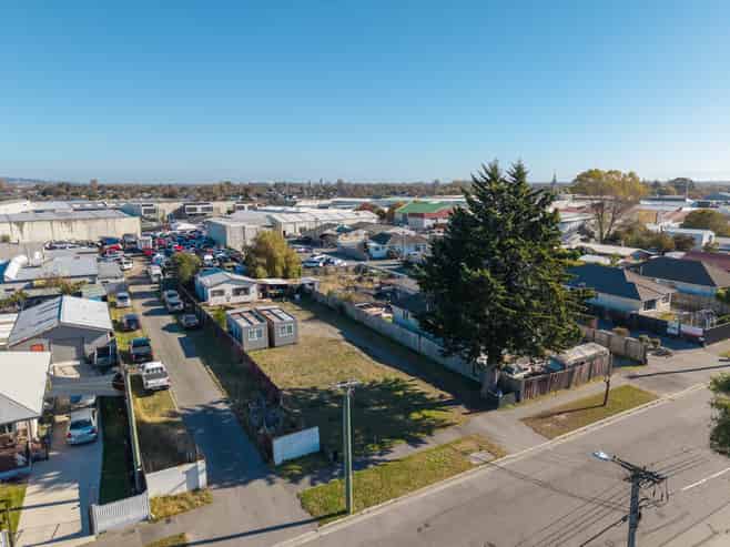90 & 90a Shortland Street, Wainoni
