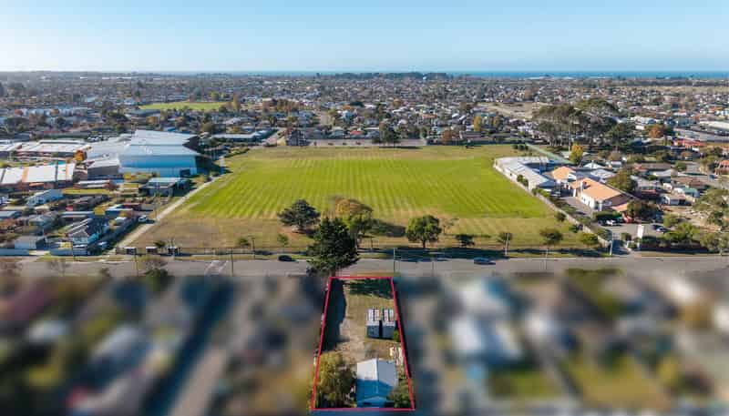 90 & 90a Shortland Street, Wainoni
