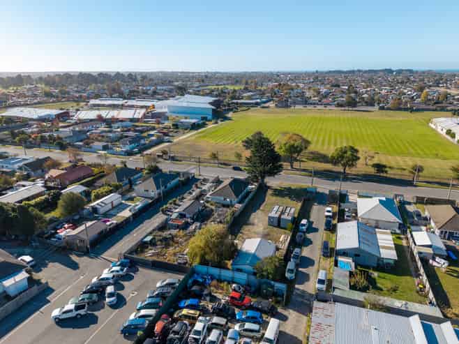 90 & 90a Shortland Street, Wainoni