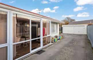 4/71 Hills Road, Edgeware