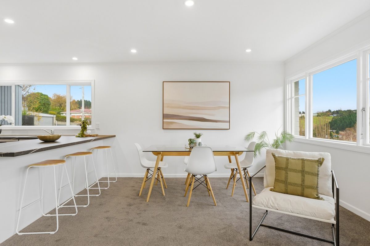 Freshly updated and move in ready! - Widok 6
