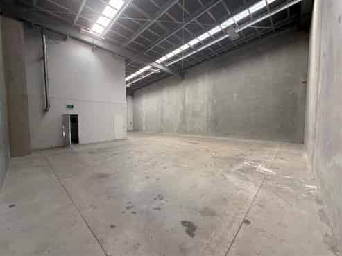 Well-Located High-Stud Industrial Unit