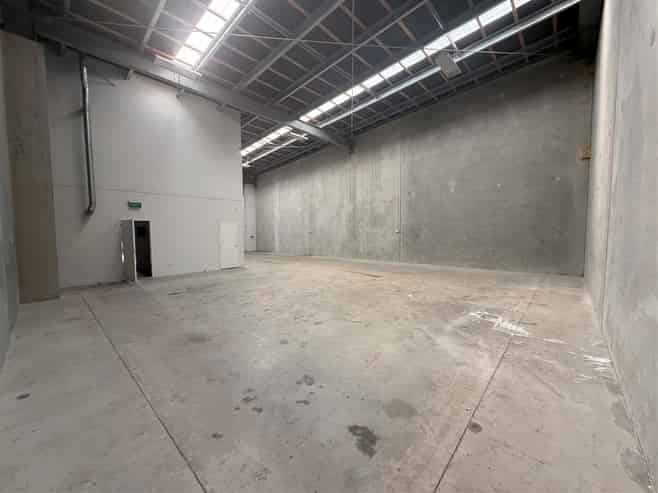 Well-Located High-Stud Industrial Unit