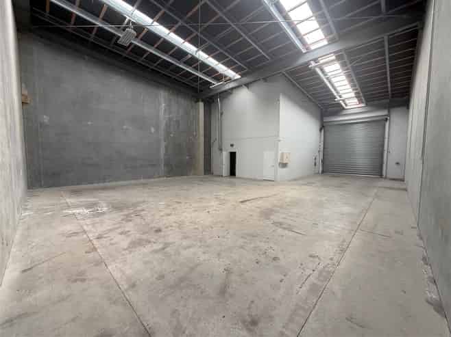Well-Located High-Stud Industrial Unit