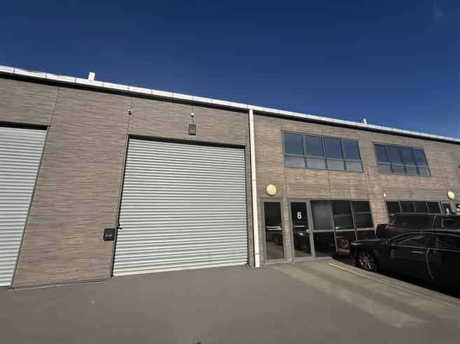 Well-Located High-Stud Industrial Unit