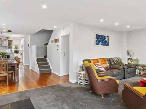 101 Apu Crescent, Lyall Bay