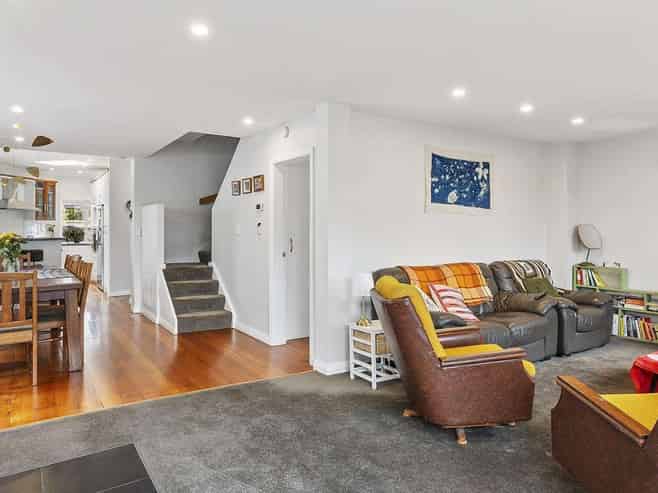 101 Apu Crescent, Lyall Bay
