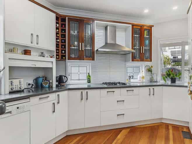 101 Apu Crescent, Lyall Bay