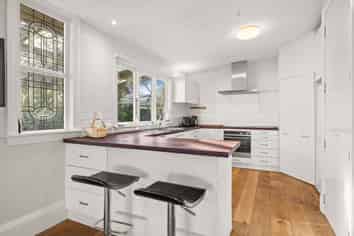 243 Edgeware Road, Saint Albans