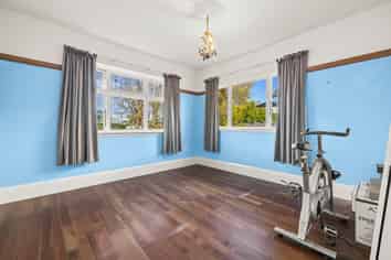 243 Edgeware Road, Saint Albans