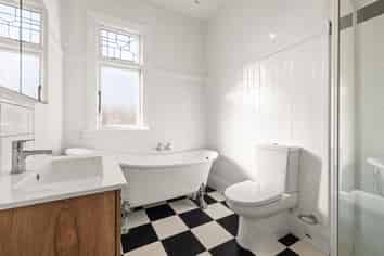 243 Edgeware Road, Saint Albans