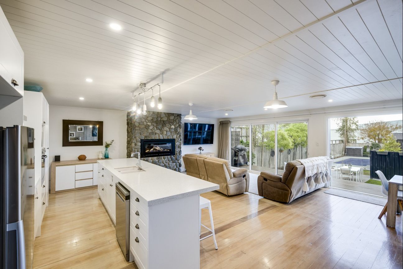 Now's the time to claim a central Havelock address - Bild 6