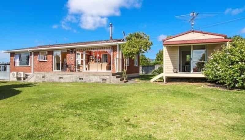 44 Coniston Avenue, Te Atatu South