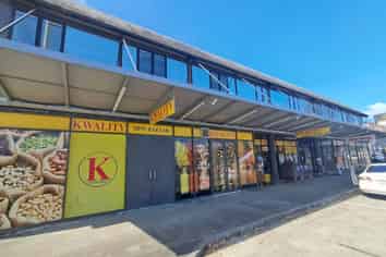 PAPATOETOE 684M² LARGE FORMAT
