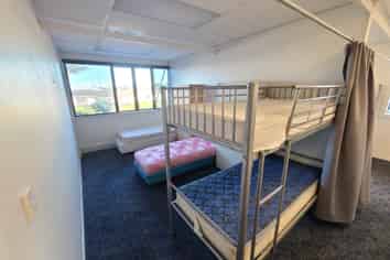 PAPATOETOE 684M² LARGE FORMAT
