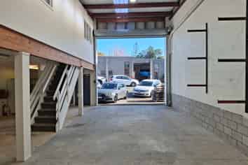 Tidy 176m2 Ashfield Industrial Unit 
