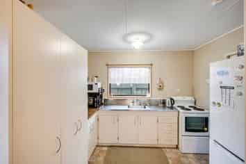 1002A Williams Street, Mahora