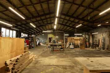 High-exposure commercial location