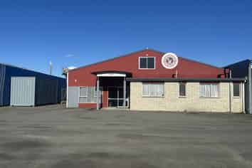 High-exposure commercial location