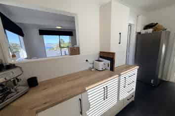 73B Airlie Road, Plimmerton