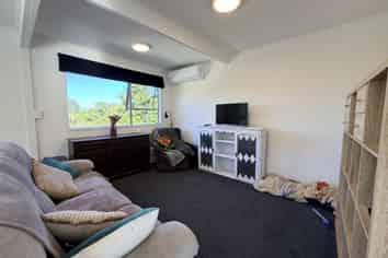73B Airlie Road, Plimmerton