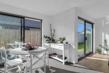 28 Higgins Street, Ravenswood
