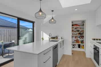 28 Higgins Street, Ravenswood