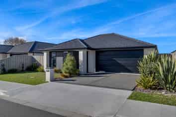 28 Higgins Street, Ravenswood