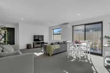 28 Higgins Street, Ravenswood