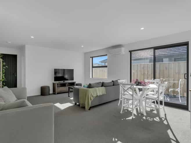 28 Higgins Street, Ravenswood
