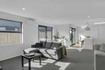 28 Higgins Street, Ravenswood