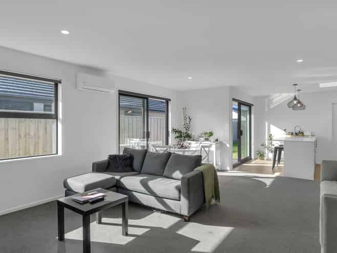 28 Higgins Street, Ravenswood