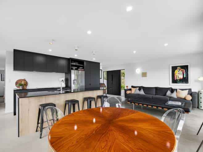 5 Emerald Ridge, Russell