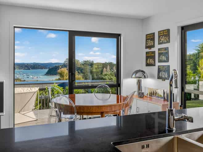 5 Emerald Ridge, Russell