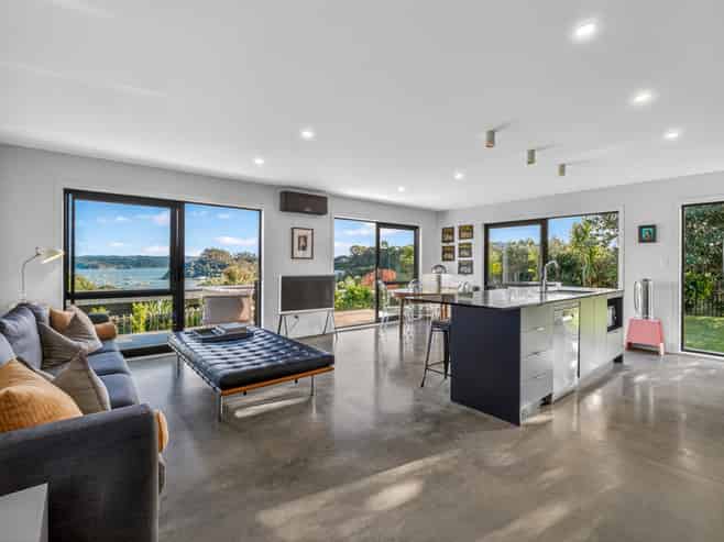 5 Emerald Ridge, Russell