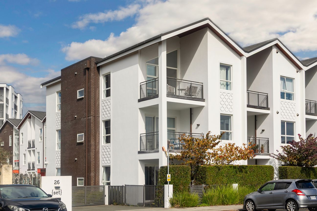 Top Floor Corner Living with Sun, Space & Style - Widok 3