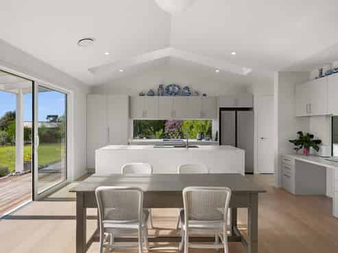 130 Cross Road, Lepperton