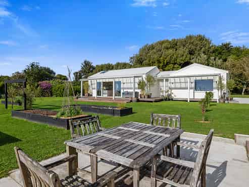 130 Cross Road, Lepperton