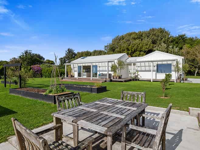 130 Cross Road, Lepperton