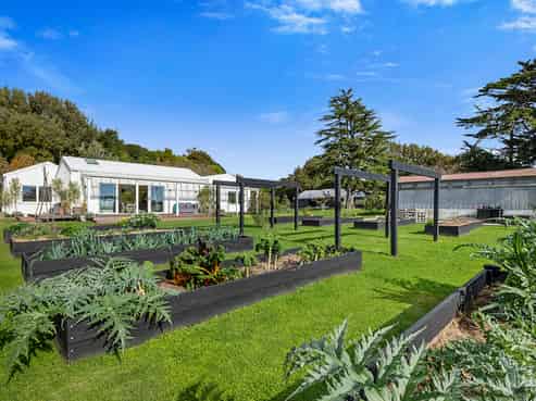 130 Cross Road, Lepperton