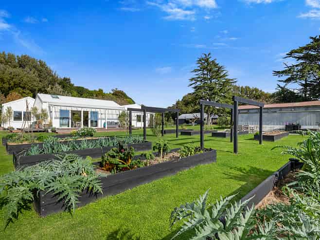 130 Cross Road, Lepperton
