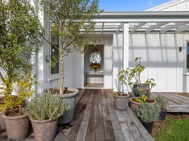 130 Cross Road, Lepperton