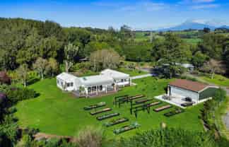 130 Cross Road, Lepperton
