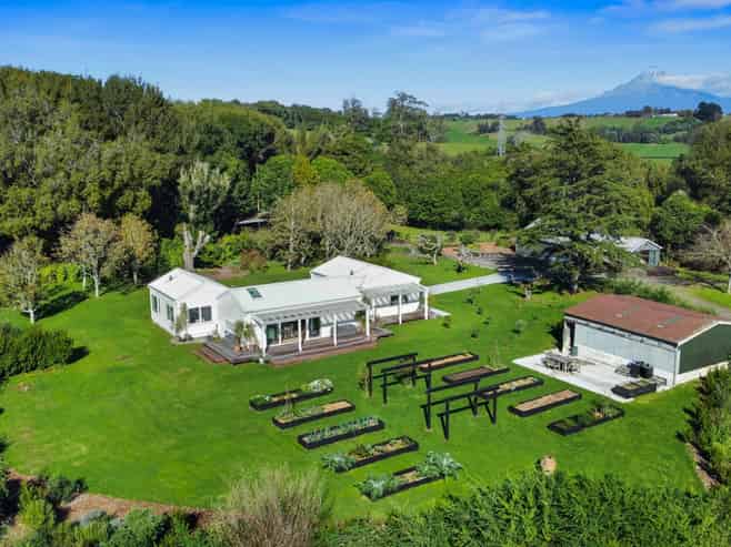 130 Cross Road, Lepperton
