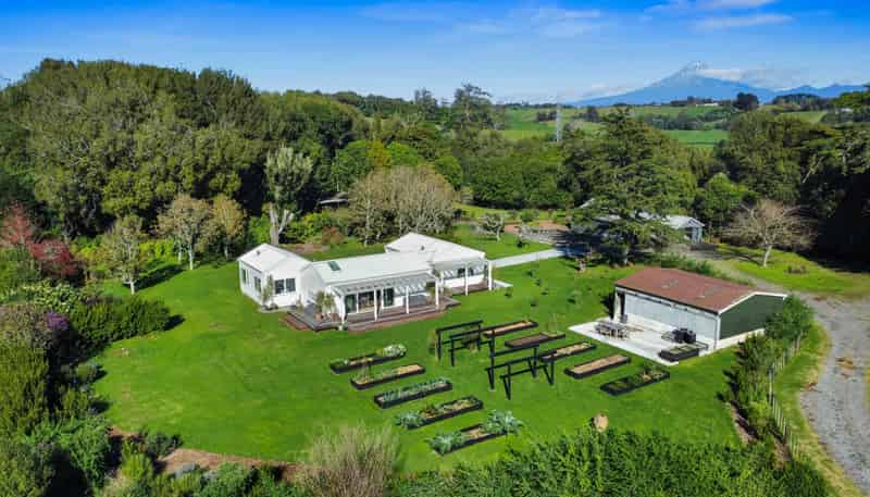130 Cross Road, Lepperton